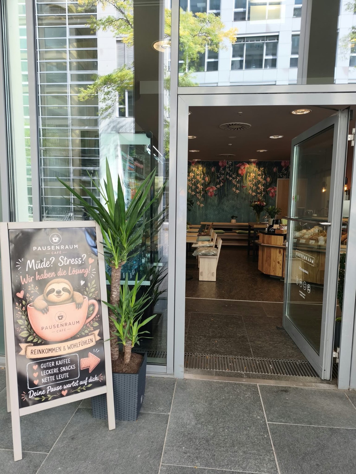 Eingangsbereich Pausenraum Café